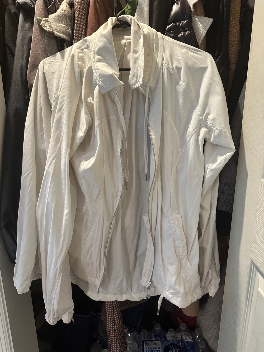 Lululemon Women's Lightweight White Zip-Front Jacket size 10 Excellent condition